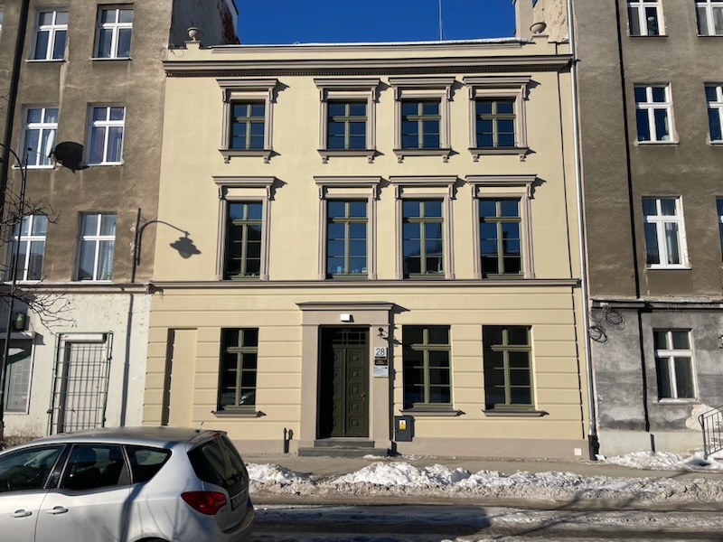 Zdjęcie przedstawia budynek po modernizacji przy ul. Łąkowa 28